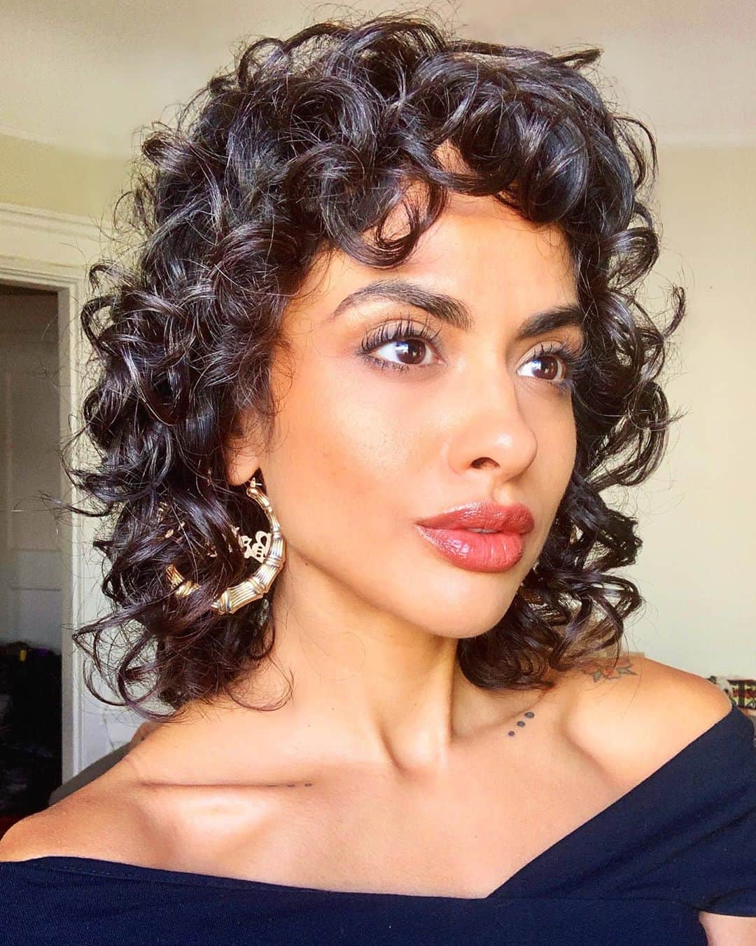 20 Perfect Looks For Short Curly Hair - StylesRant